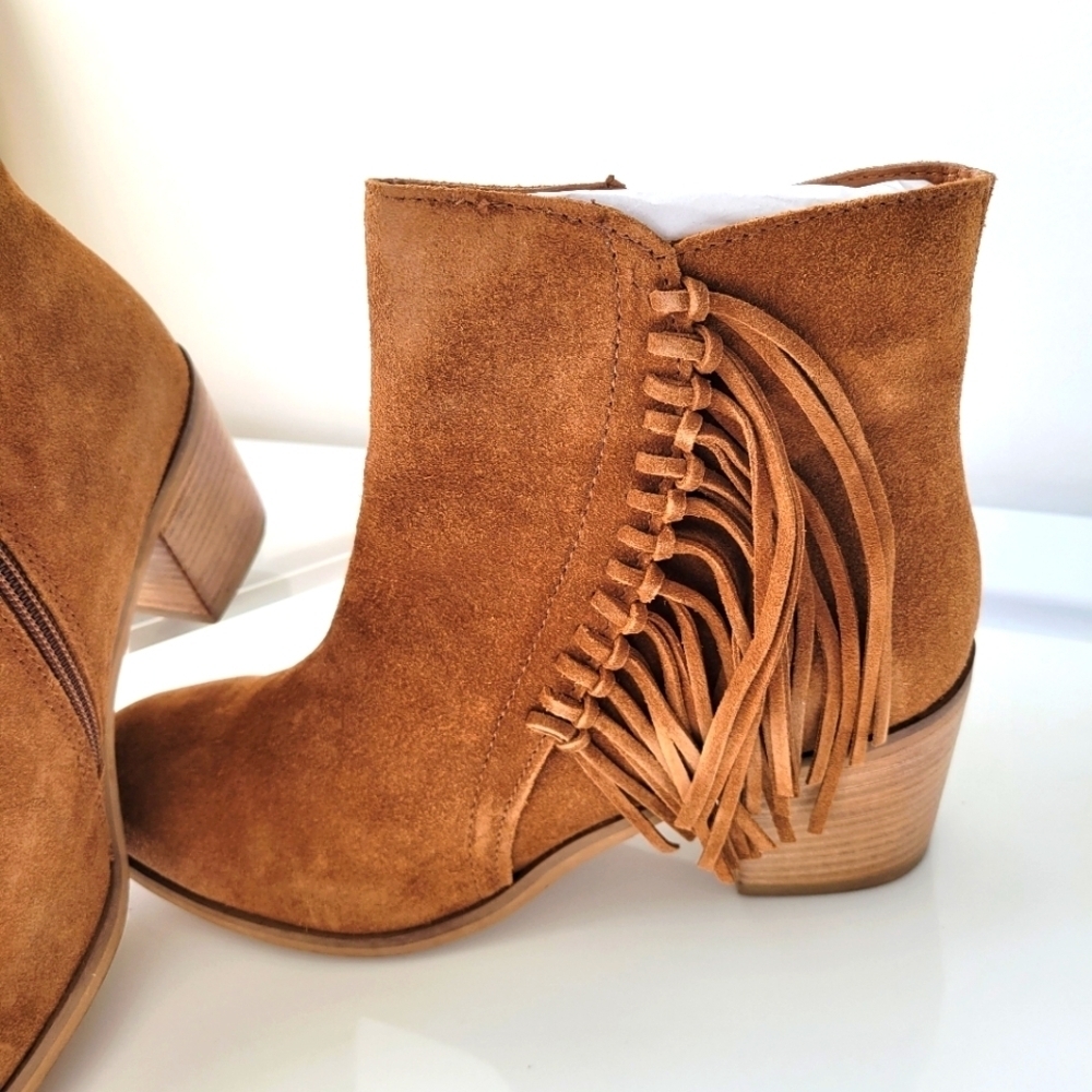Kenneth Cole Reaction Ankle Bootie w/ Fringe / Size 9.5